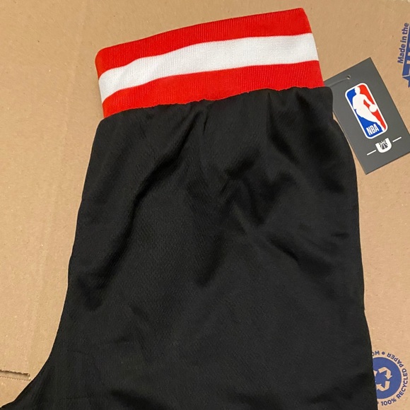 Mens Chicago bulls Shorts NWT - Picture 3 of 6